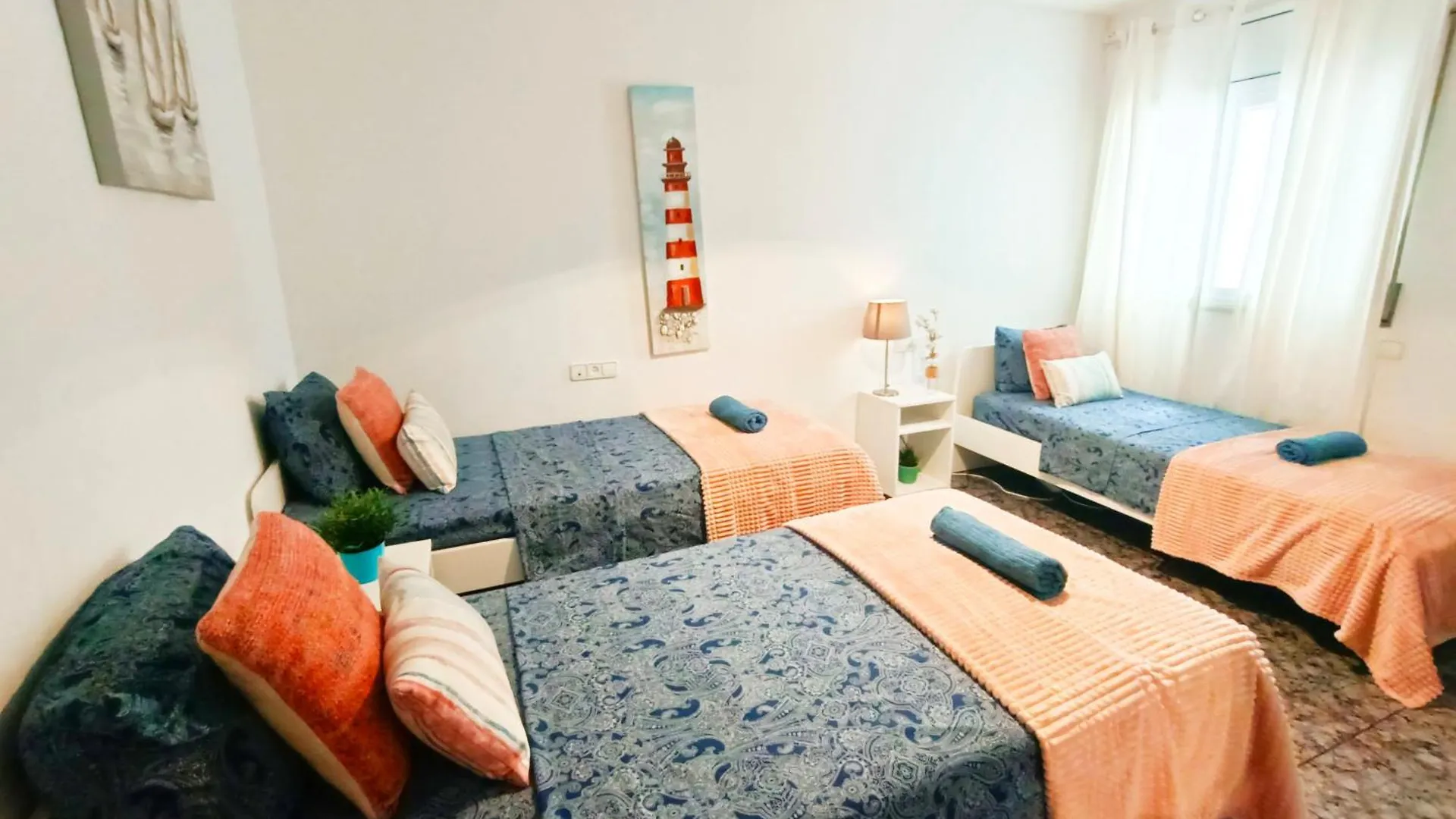 Private Rooms At Plaza Urquinaona Barcelona Hostel