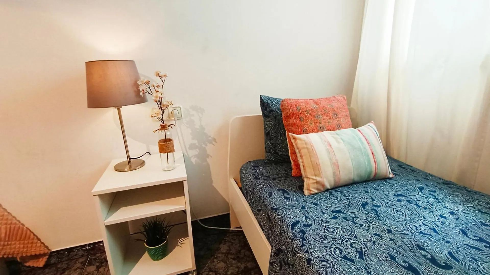Hostel Private Rooms At Plaza Urquinaona Barcelona Spain