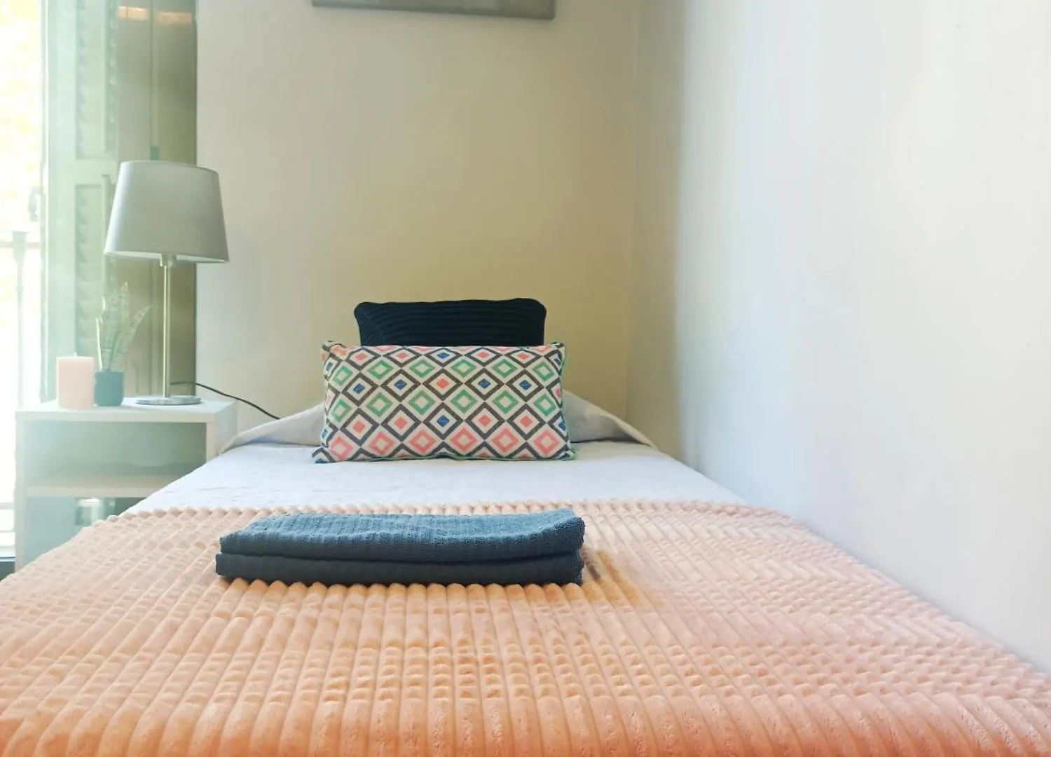 Private Rooms At Plaza Urquinaona Barcelona Hostel